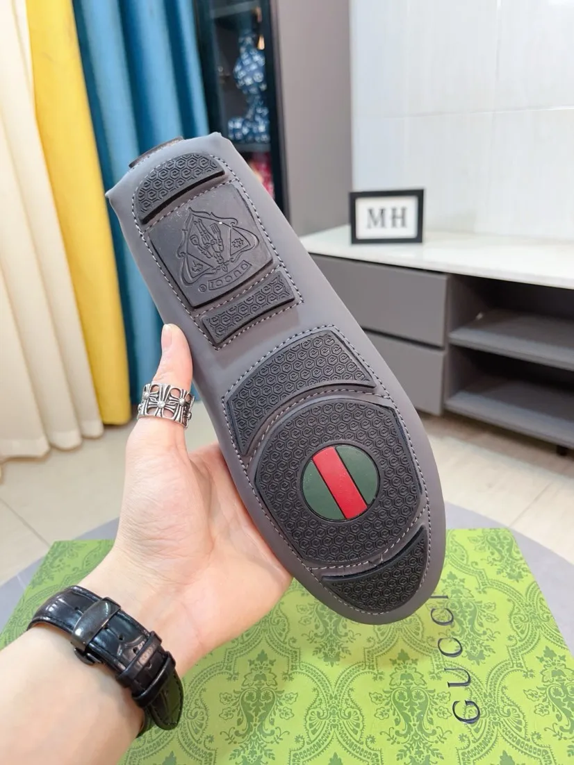 Men's shoes💰400🌹🌹【GUCCI】Hong Kong original top quality exquisite craftsmanship top quality💪🏼high-end boutique men's Hugh Doudou shoes British fashion style 🎈original metal soft cowhide surface lazy slip-on Loaf style This fabric is made of 🇮🇹imported top soft calfskin, code number: 38-44